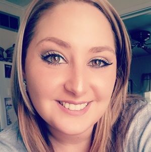 Meet your Posher, Alicia